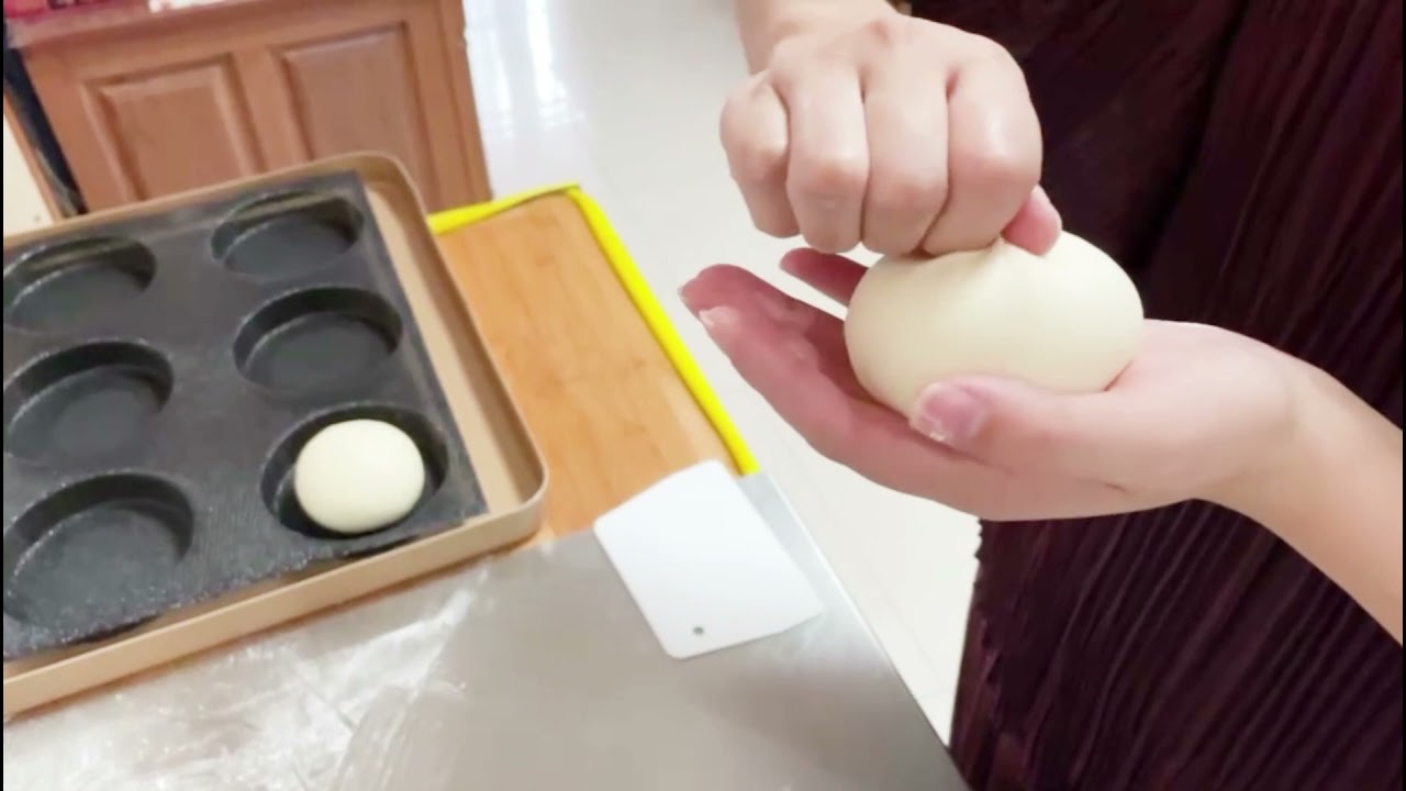 Make you a professional hamburger bun maker.