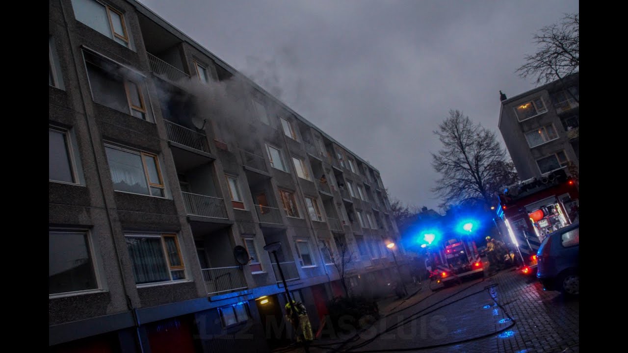 Diverse woningen met schade na brand in flat Jongkindstraat Maassluis
