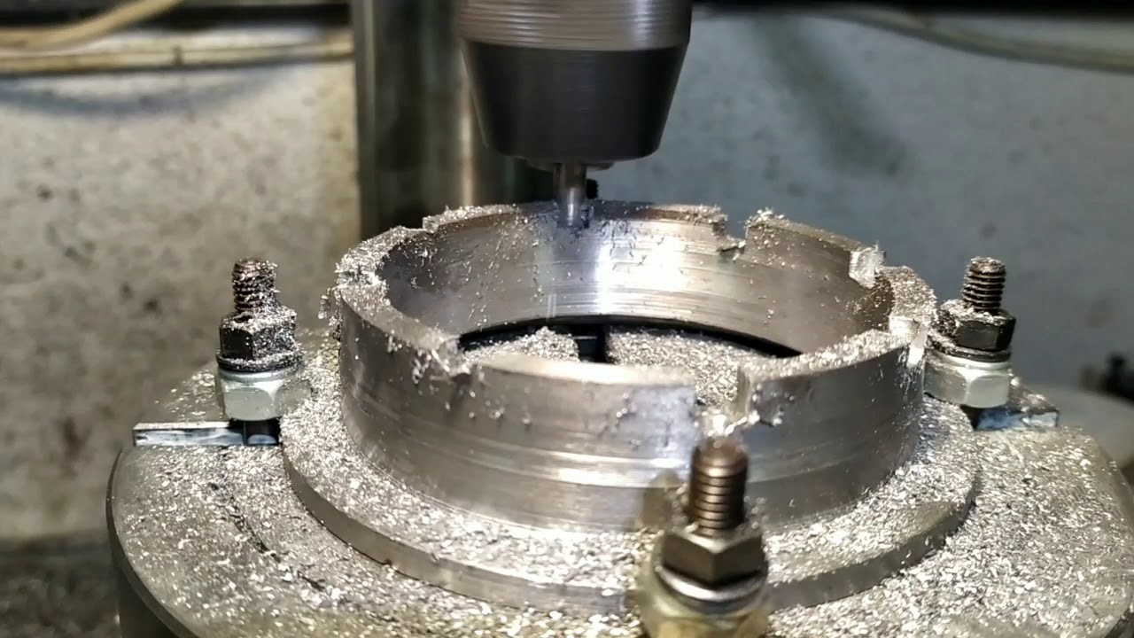 Emco Maximat V10-P. Расточка, фрезеровка на поворотном столе, самодельный отрезной резец.