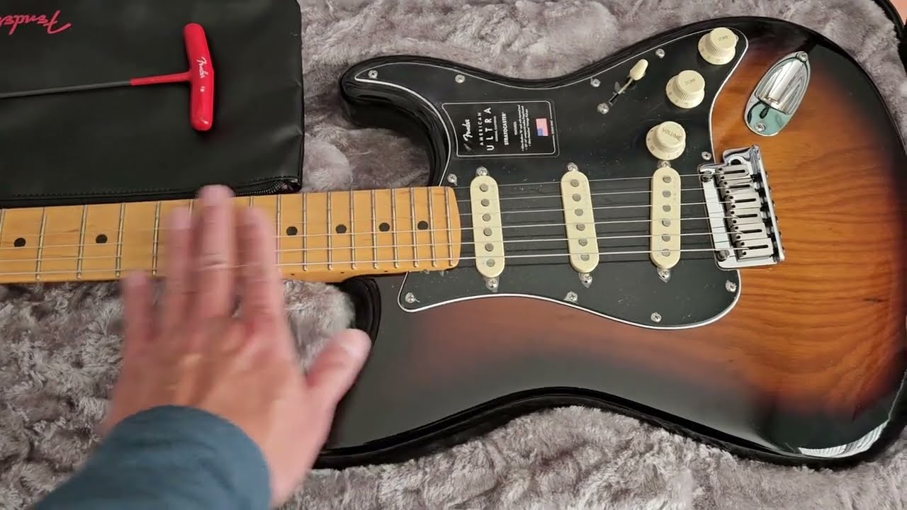 Распаковка, демонстрация и настройка Fender Ultra Luxe Strat с плавающим тремоло Джеффа Бека.