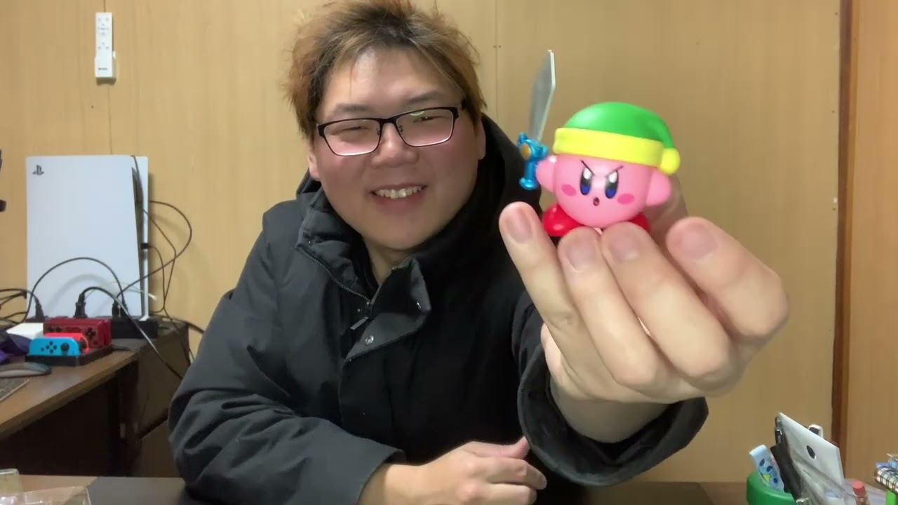 Boneco do Kirby Espada e Martelo