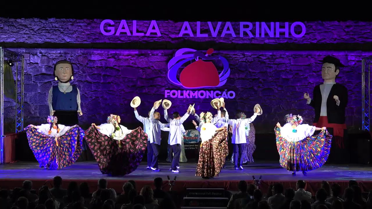 Panamanian folk dance: Cumbia santeña & Cumbia atravesá