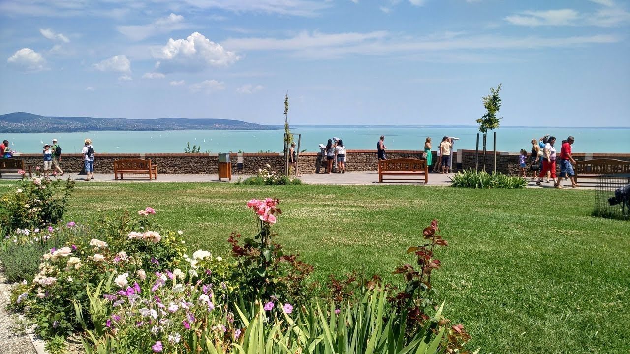 Maďarská středomořská oblast na břehu Balatonu