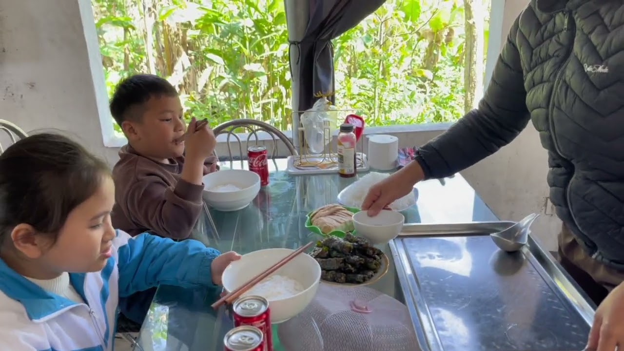 Trang ăn bún ở nhà mà ngon như ngoài quán vậy 