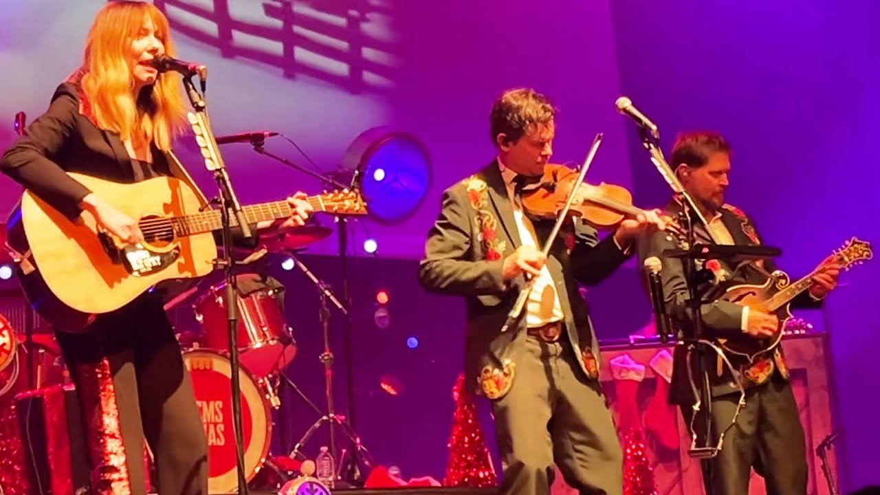 Old Crow Medicine Show with Molly Tuttle - Fairytale of New York [The Pogues cover] - 12/19/25