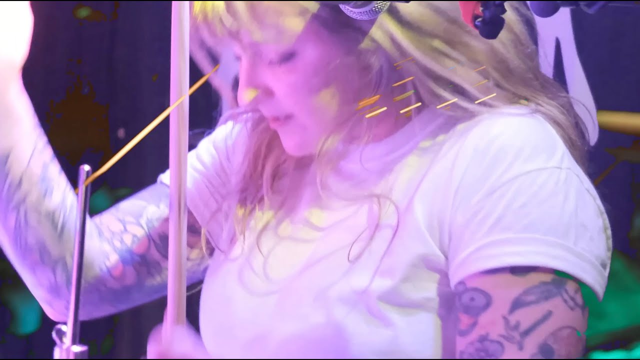 BERRIES - Jagged Routine (Official Video)