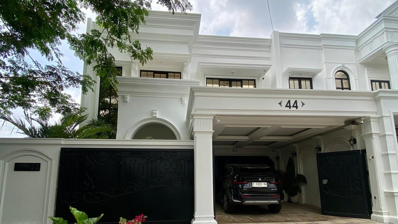 RUMAH MEWAH ALA SULTAN DENGAN KOLAM RENANG DI BANYURADEN GAMPING