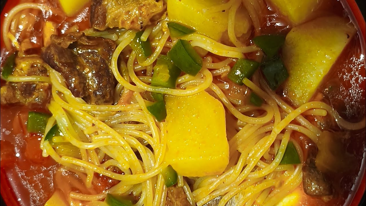 Bora almoçar uma deliciosa sopa com bastante batata e costela de boi 😋se inscreva no meu canal curte