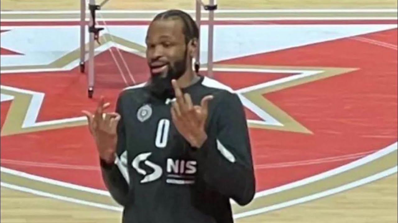 Kevin Panter pokazuje srednji prst navijačima Zvezde (Crvena zvezda - Partizan)