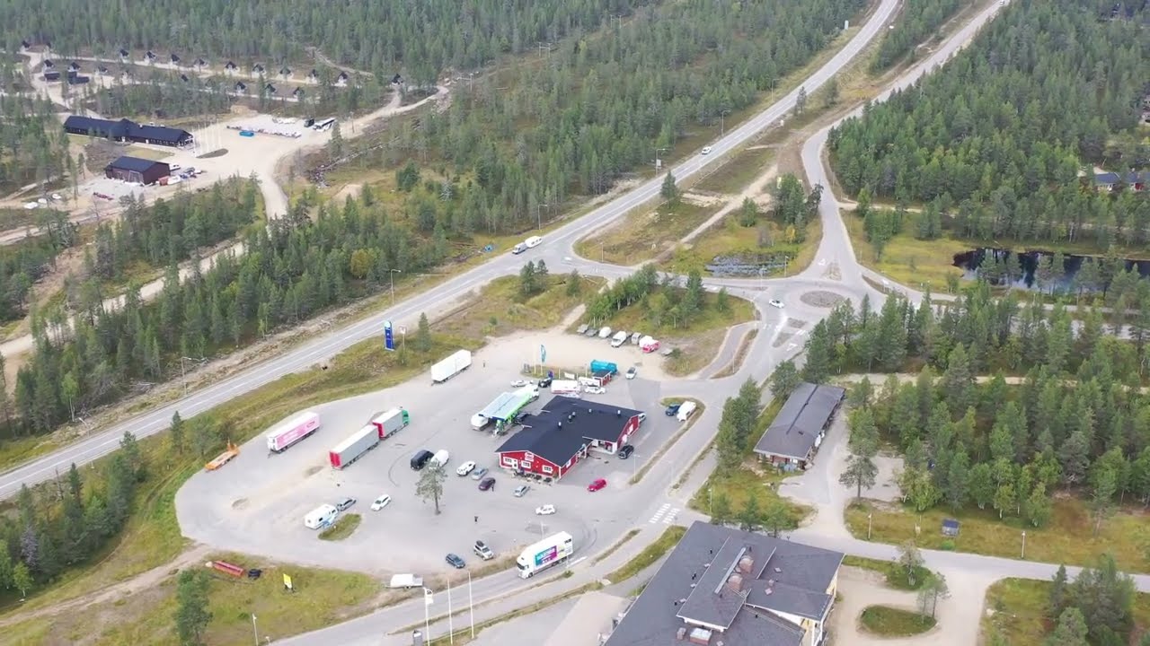 Saariselkä elokuussa 2021 ilmasta kuvattuna.