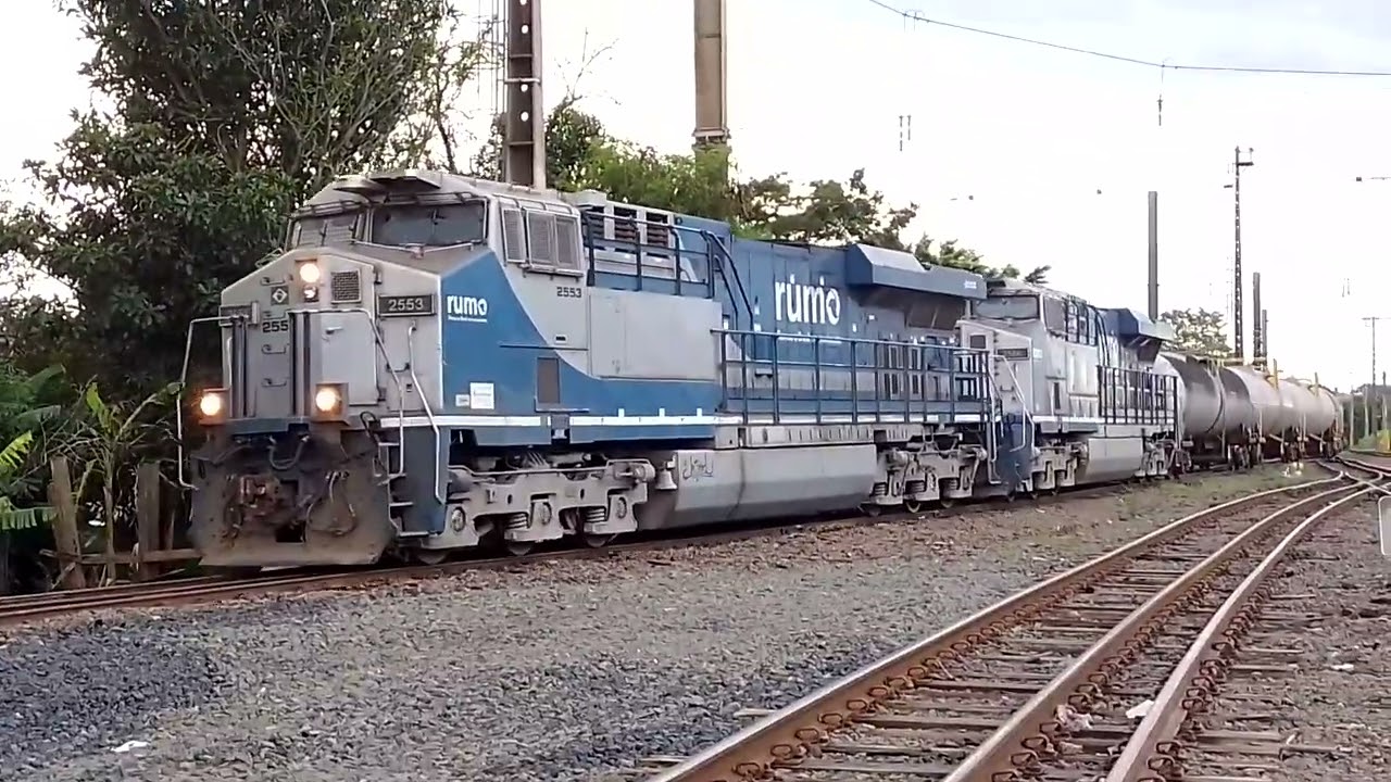 Composição da rumo vindo carregando do pátio de Paulínia ZOP para ZBV pátio de boa vista velha 