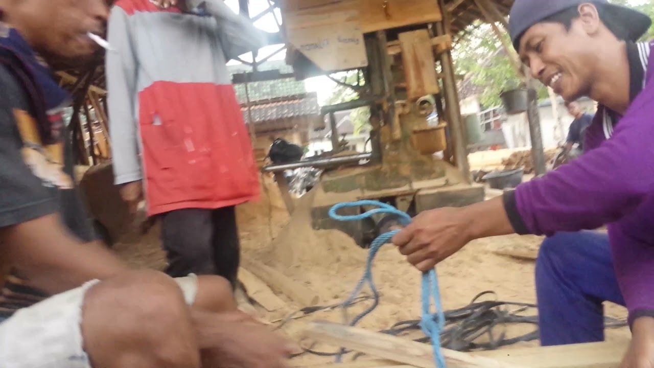 TERBARU..CARA MENGIKAT KAYU KASO (USUK) BENGKOK JADI LURUS || PAKAI PALU DAN TALI