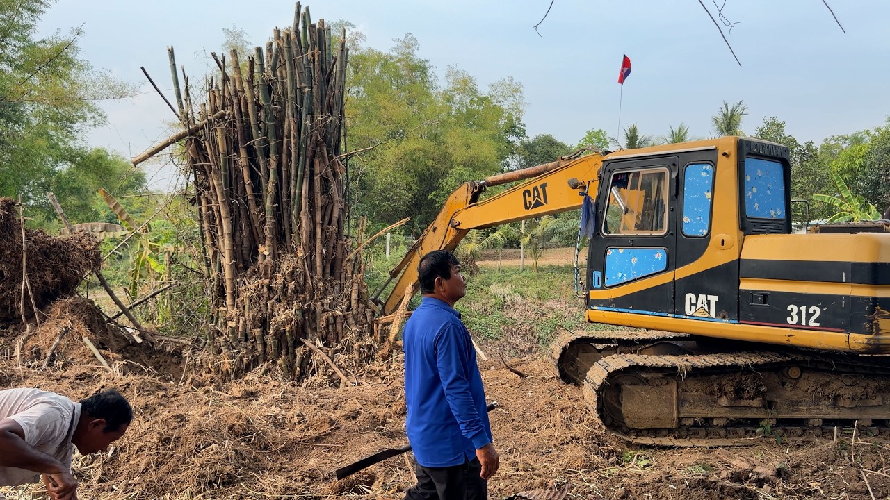 រៀបចំកាយសំអាតកន្លែង ទី​សក្ការៈ​បូជា ខ្ទមអ្នកតានៅភូមិគោគអំពិល