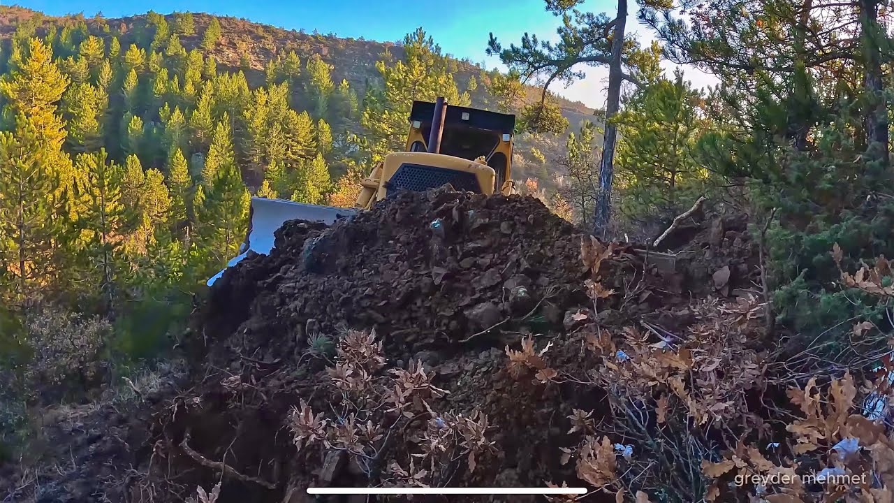 Бульдозер Caterpillar D7g открывает новый путь на опасных горных склонах #caterpillar #bulldozer