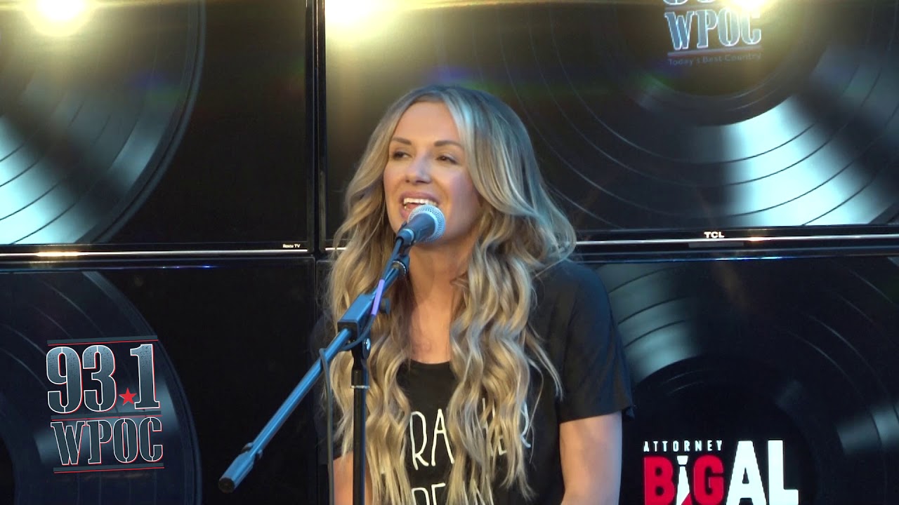 Carly Pearce Performs 