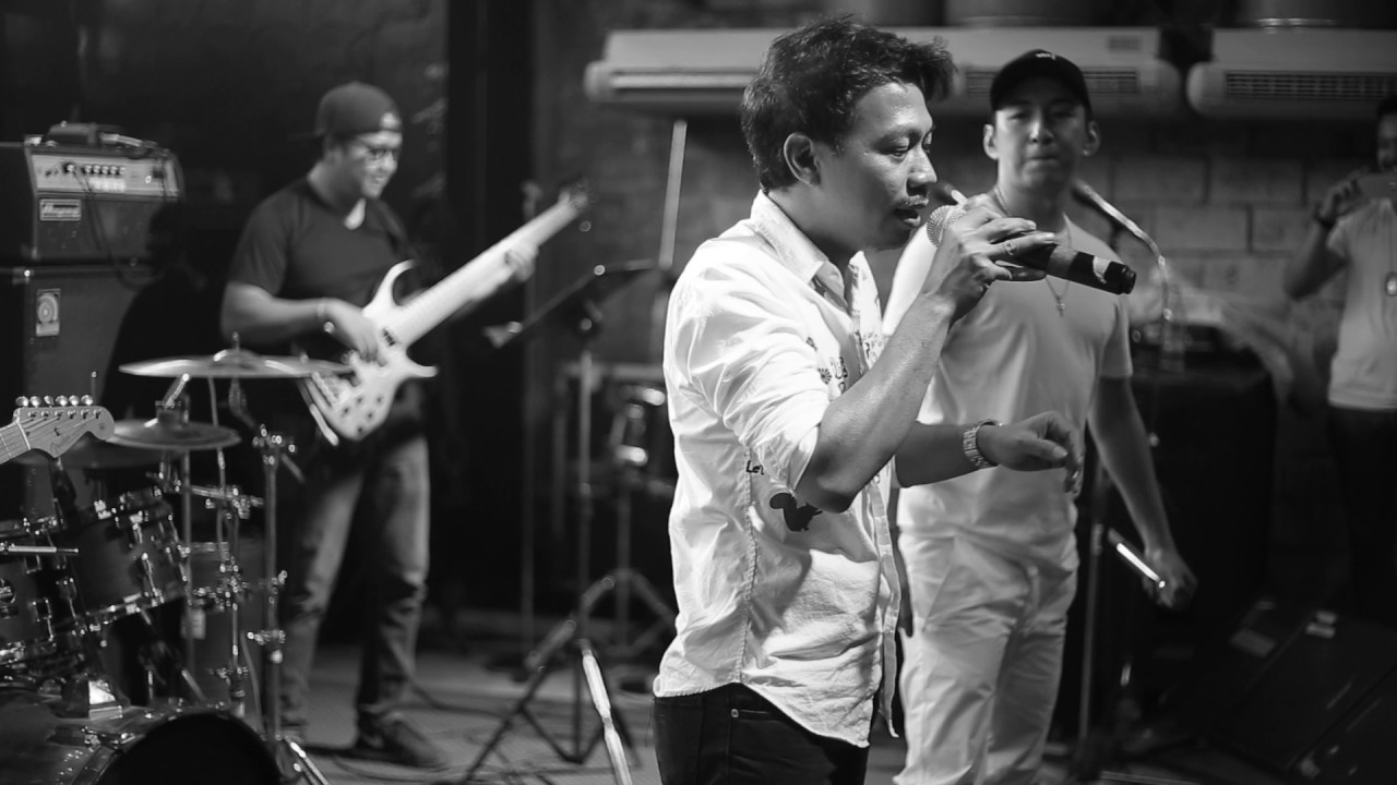 ใจกลางความเจ็บปวด - บี พีระพัฒน์ feat.นัท&เอก Crescendo Live at Parking Toys