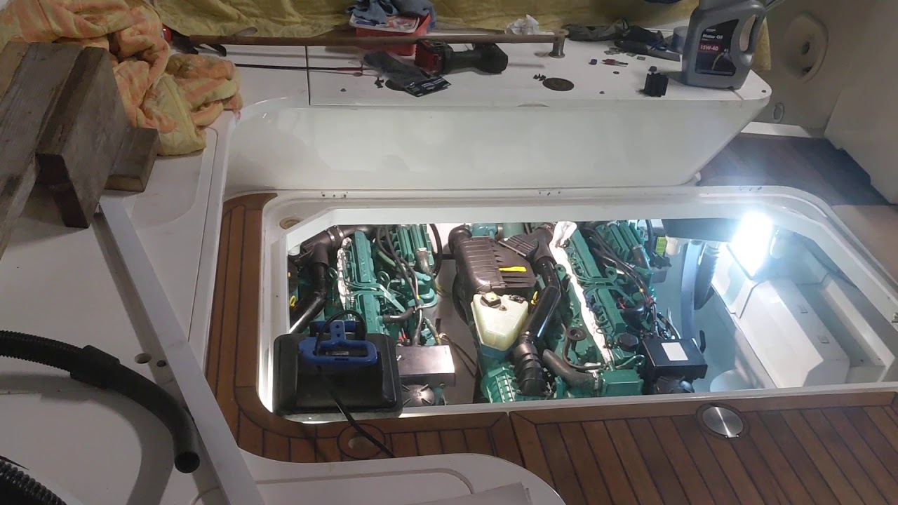 Volvo Penta KAD 44 Startup after overhaul. Princess V40
