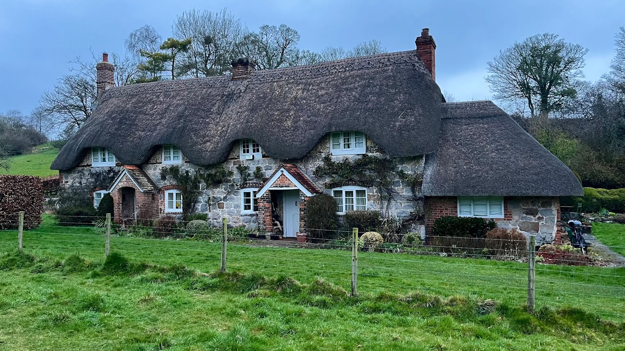 Rain WALK - Exploring Thatched Cottage Charms in Lockeridge, ENGLAND