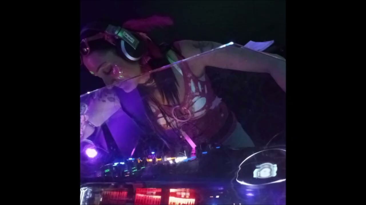 Miss Nansix @ Silvester Experience‪ @ovsilenceMusic ‬31.12.2025 / 01.01.2026‪ @juiceclub‬Hamburg