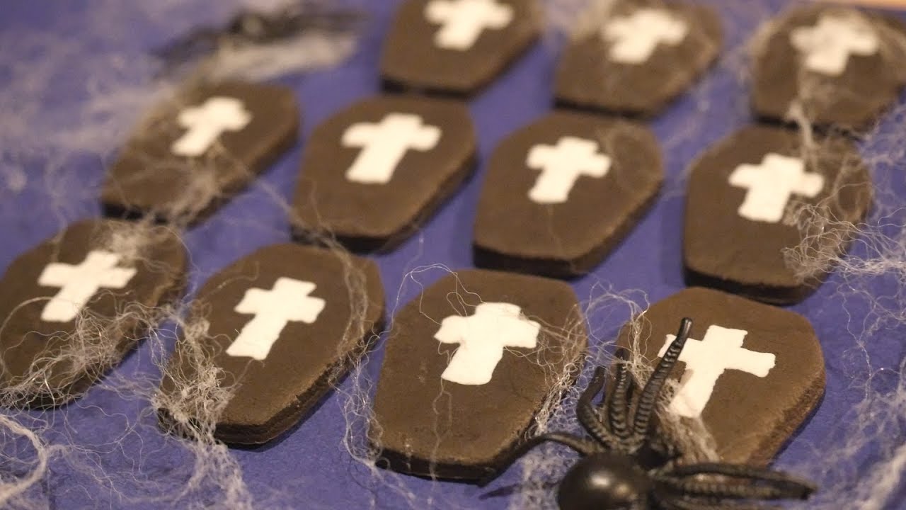 うわぁ・・・不気味・・・。樹脂風粘土でアイシングクッキー作り。　making fake cookie