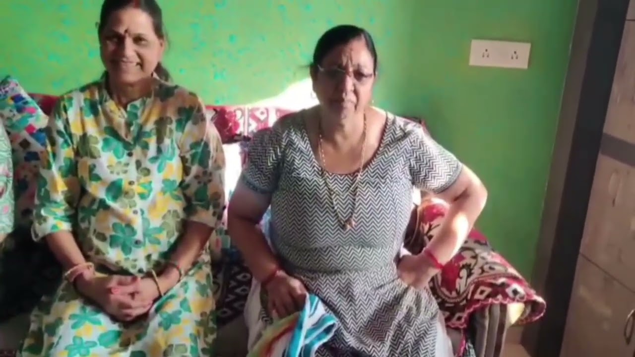 आज मुंबई में गढ़वाली लेडीज लौंगो की खटाई पार्टी चल रही हैं साथ में मनोरंजक 