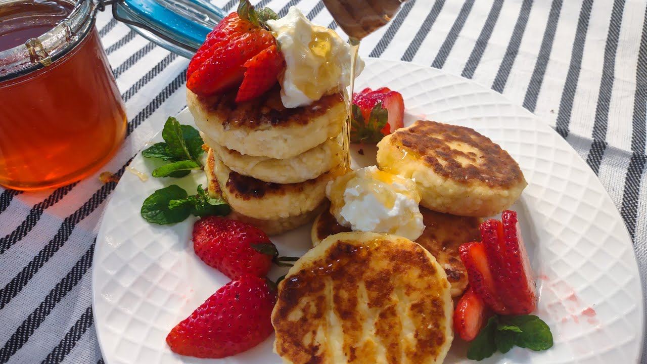 Ukrainian Syrniki: Fluffy Farmer's Cheese Pancakes