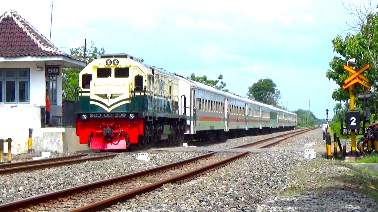 KERETA API PANJANG ‼️ LOKOMOTIF RnB TOP KOMPILASI  MENEMUKAN 8  KERETA API FULL NGEBUT DITIKUNGAN