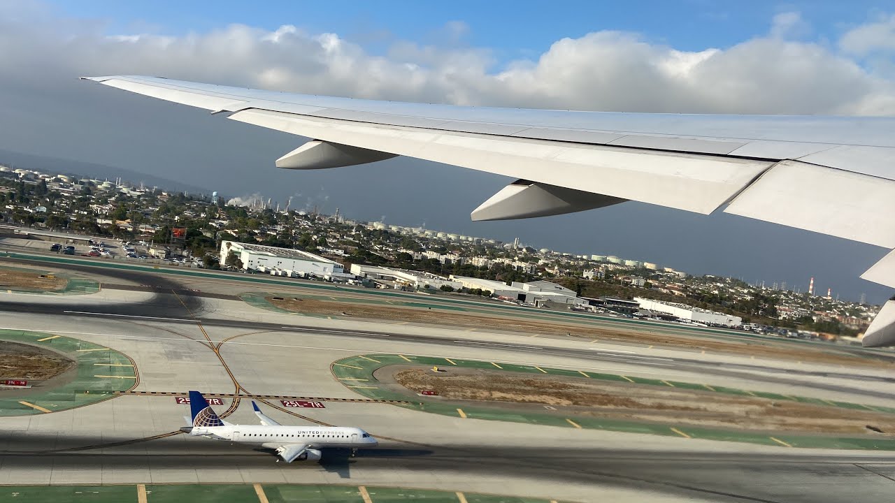 United Airlines Boeing 777-200ER Pushback, Taxi and Takeoff from Los Angeles (LAX)