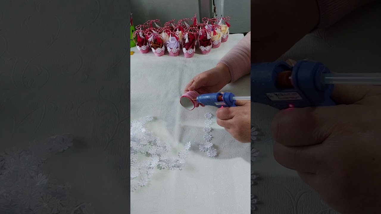 mărțișoare handmade cu trandafiri parfumați din săpun.