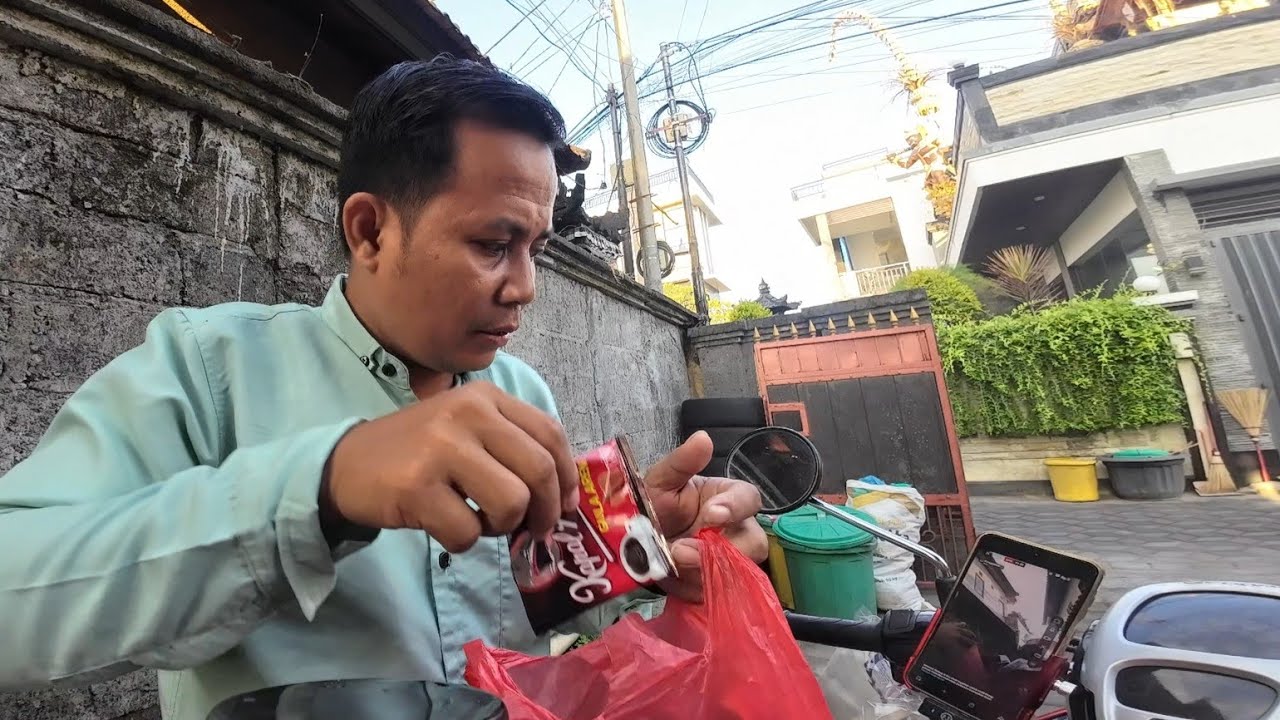 PELATIHAN KERJA DAN JUAL KOPI KELILING DI JALANAN BALI | JEJAK HIDUP WIRTA DI BALI EPS.3 BAG.1
