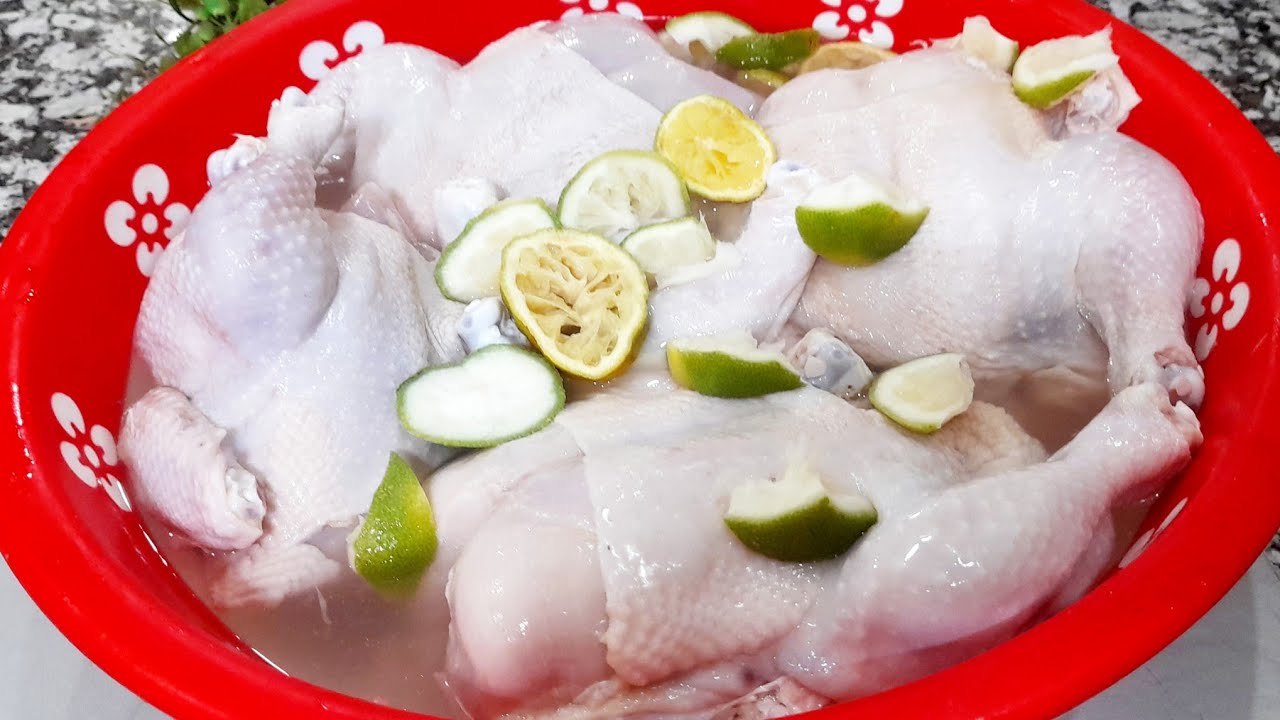 طريقة صحيحة لغسل دجاج نزولا عند طلبكم🐓 بدون زفورة بخلطة رهيبة تخليه كيشعل فتي رطب من عند اكبر طباخة