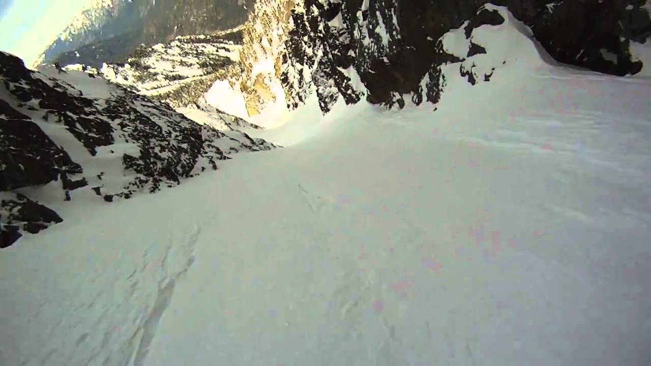 Skiing Slot Couloir on Mt Snoqualmie - Backcountry Alpental Snoqualmie Pass