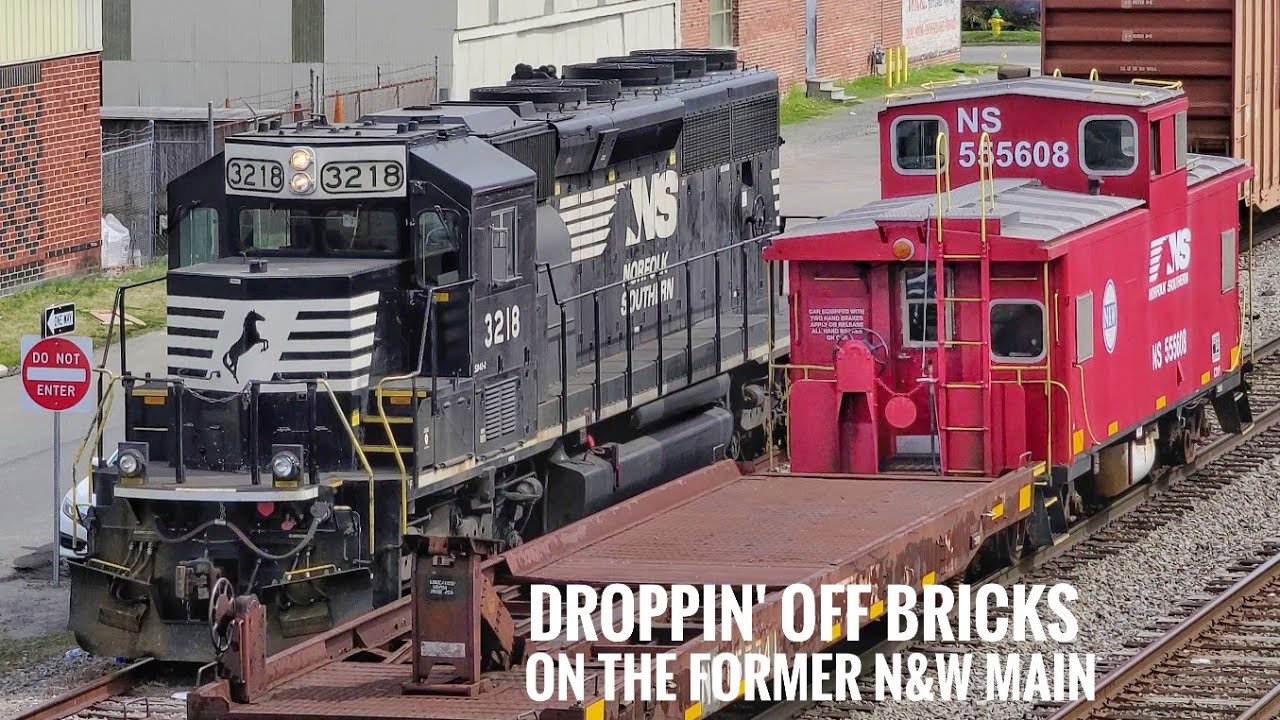 Norfolk Southern Turn NV22 Works Batchelder & Collins on the former N&W in Norfolk, VA