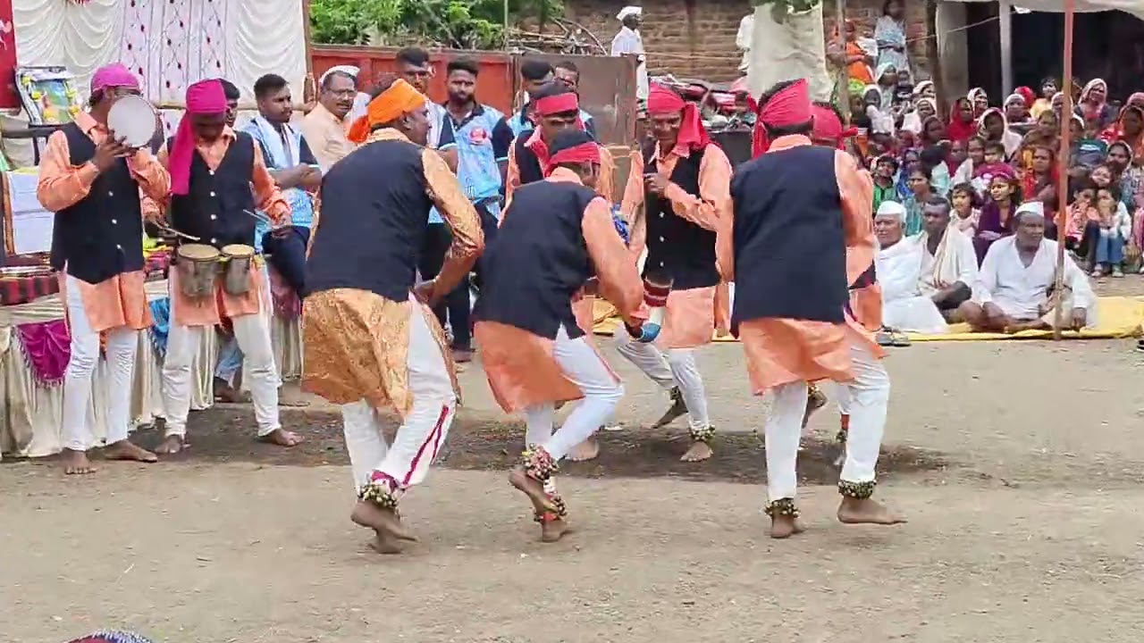 जागतिक आदिवासी दिना निमित्त सकृतिक आदिवासी नृत्य पुणेगाव..