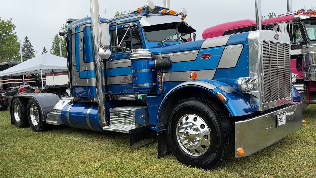 Vintage Beauty ! 1971 Peterbilt 359 Tractor