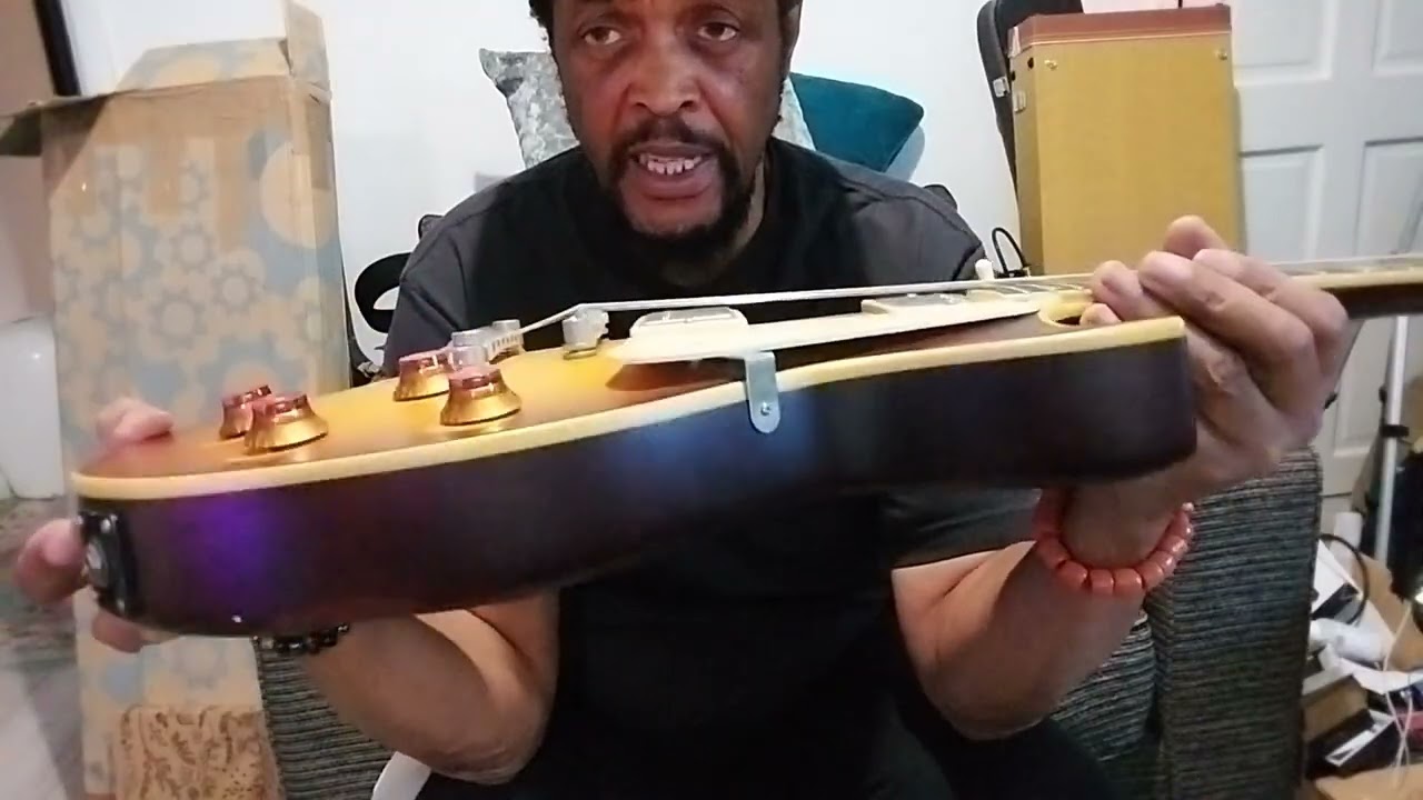 Распаковываем настоящую пластинку, которая не является Gibson