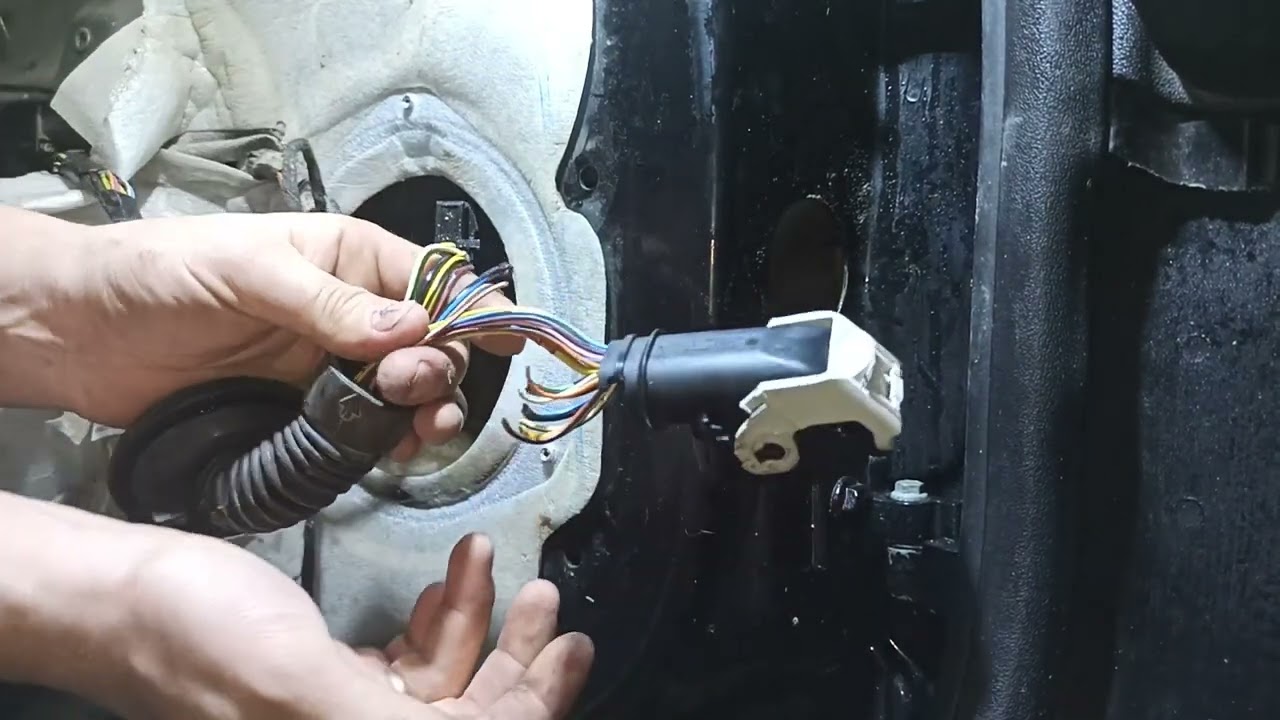 Fiat Punto 2009 не работают стеклоподъемники и громко работает мотор печки