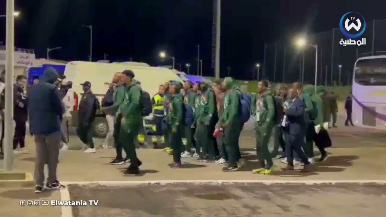 بطريقتهم الخاصة.. شاهد كيف دخل لاعبي منتخب جنوب افريقيا الى ملعب نيلسون مونديلا