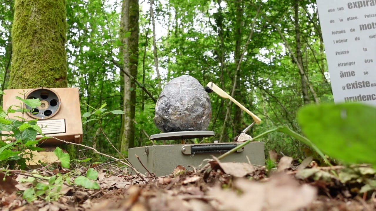 Est-ce que la terre s'est tue? Teaser