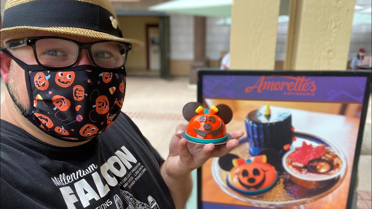 Disney Springs Shopping & Amorette’s Halloween Desserts | #UTME