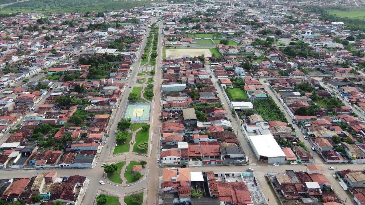 Sobrevoando com o Drone DJI Mini 2 a cidade de Entre Rios - Bahia.