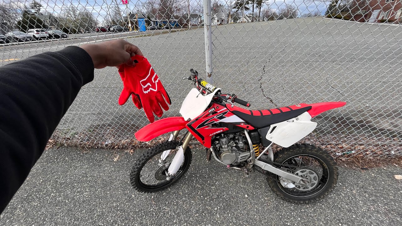 TESTING OUT THE NEW CR85 DIRT BIKE I BOUGHT !