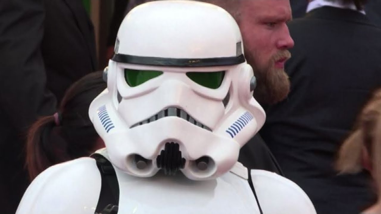 Star Wars a Cannes, Stormtroopers e Chewbecca sul red carpet