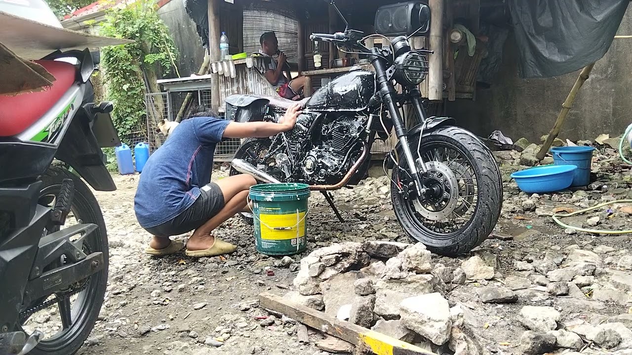 Good morning happy happy Sunday ☺️ let's do some washing to our bike 
