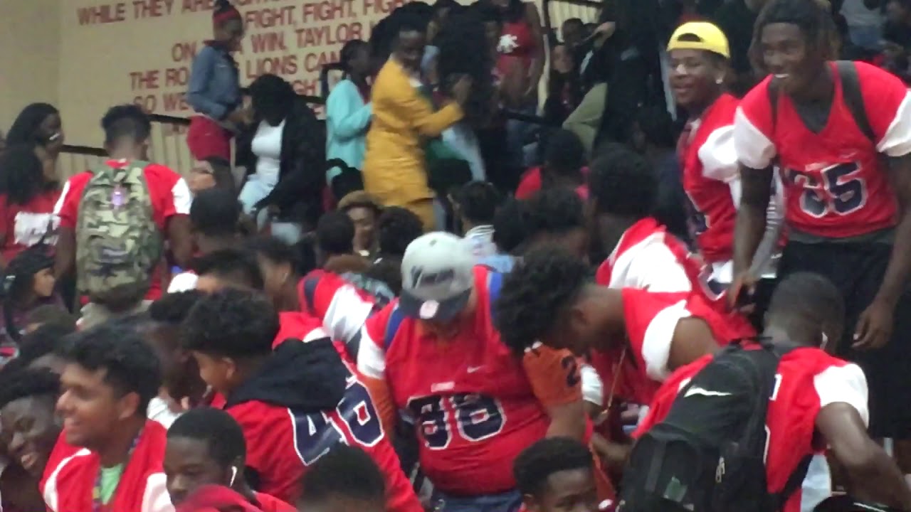 Young Lyric live at Taylor High School