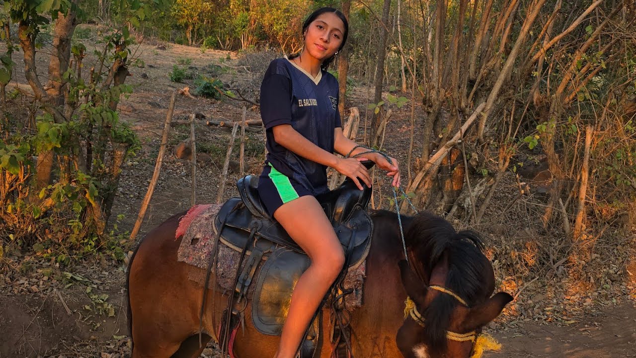 ASI MONTAMOS A CABALLO VERITO ES EXPERTA PARA ESO 😱