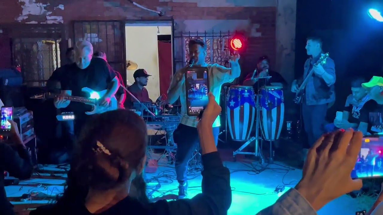 Hernan Rodríguez y la Cumbia Sigue ( en el cumpleaños de Luvii Luciano rearte