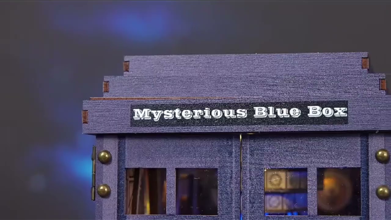 Doctor Who &ndash; Mysterious Blue Box TARDIS DIY Book Nook Kit