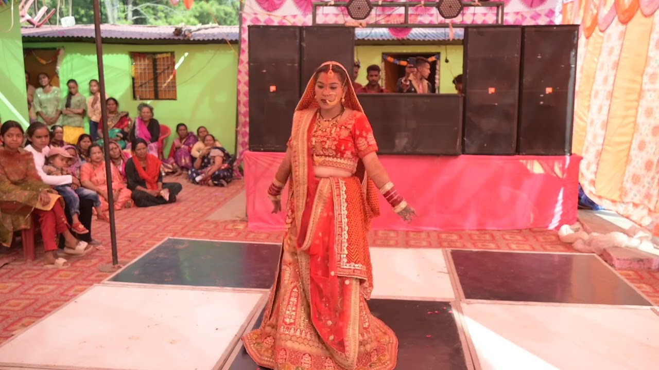 Bollywood Song me dulhan ka jaberdast Dance, Lal Chunariya 