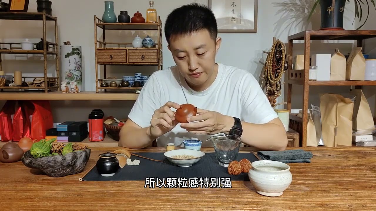 小伙1500买了一把80cc的朱泥小壶，非常好用，堪称杀茶利器